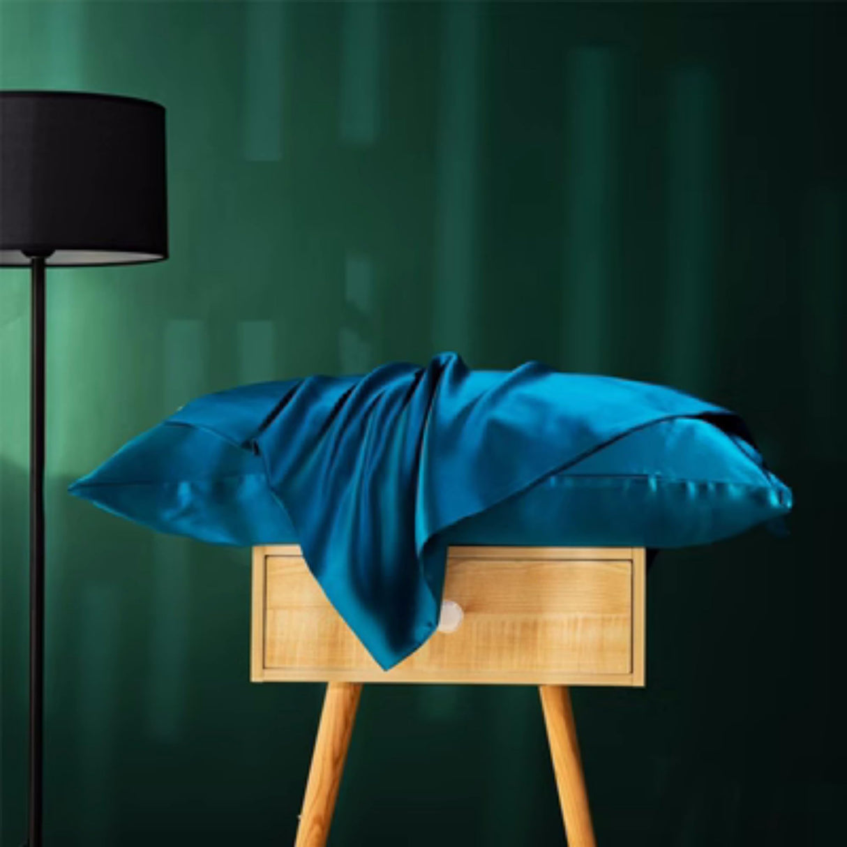 Oeko-TEX Certified Mulberry Silk Pillow Cases Green for Christmas Made in USA, 100% Silk Pillowcase with Zipper, 6A Grade 22 Momme Pure Silk Gift Set, 1 Pcs 20"x30" (Queen, Emerald)