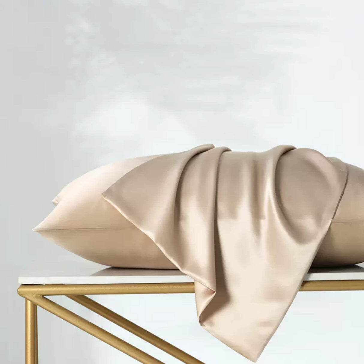 Pink Silk Pillow Cases with Zipper Made in USA, 100% 22 Momme Mulberry Silk Pillowcase for Hair and Skin, Acne Free, Anti Aging, Anti Wrinkle, Hypoallergenic (Pink, Standard)