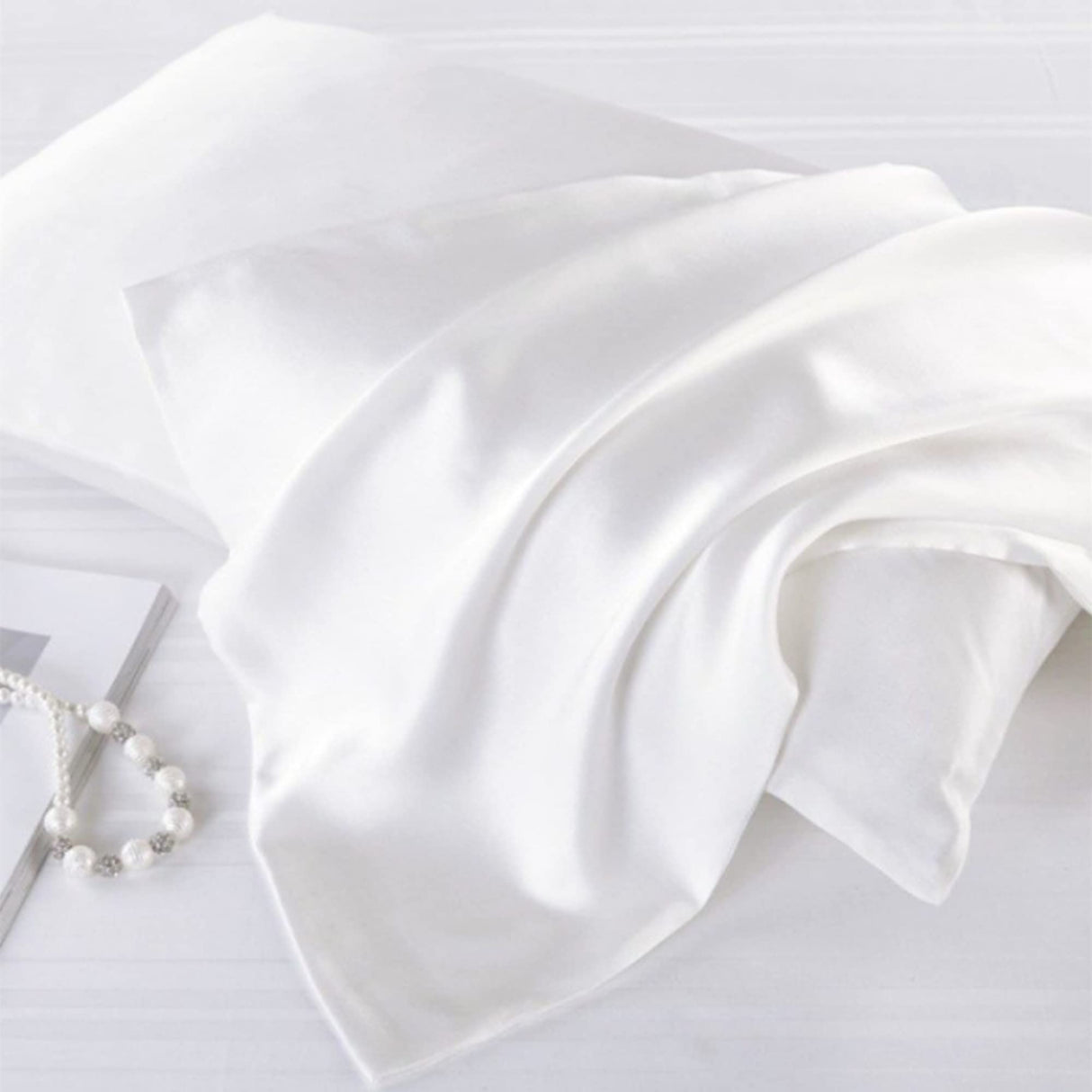 Pink Silk Pillow Cases with Zipper Made in USA, 100% 22 Momme Mulberry Silk Pillowcase for Hair and Skin, Acne Free, Anti Aging, Anti Wrinkle, Hypoallergenic (Pink, Standard)