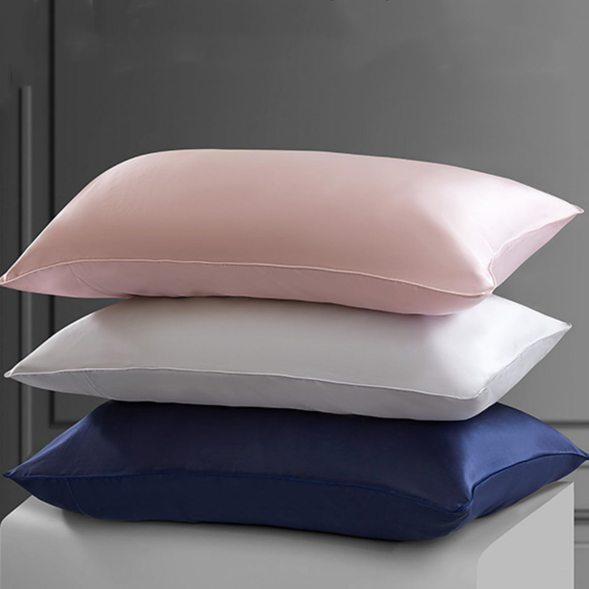 Oeko-TEX Certified Mulberry Silk Pillow Cases Green for Christmas Made in USA, 100% Silk Pillowcase with Zipper, 6A Grade 22 Momme Pure Silk Gift Set, 1 Pcs 20"x30" (Queen, Emerald)