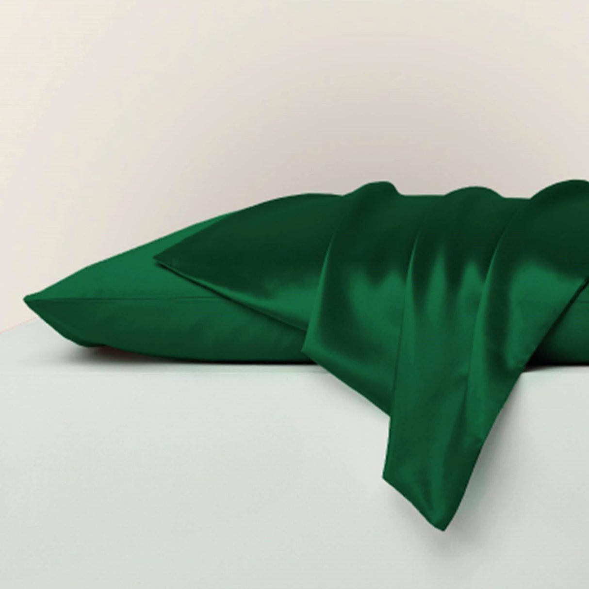 Pink Silk Pillow Cases with Zipper Made in USA, 100% 22 Momme Mulberry Silk Pillowcase for Hair and Skin, Acne Free, Anti Aging, Anti Wrinkle, Hypoallergenic (Pink, Standard)