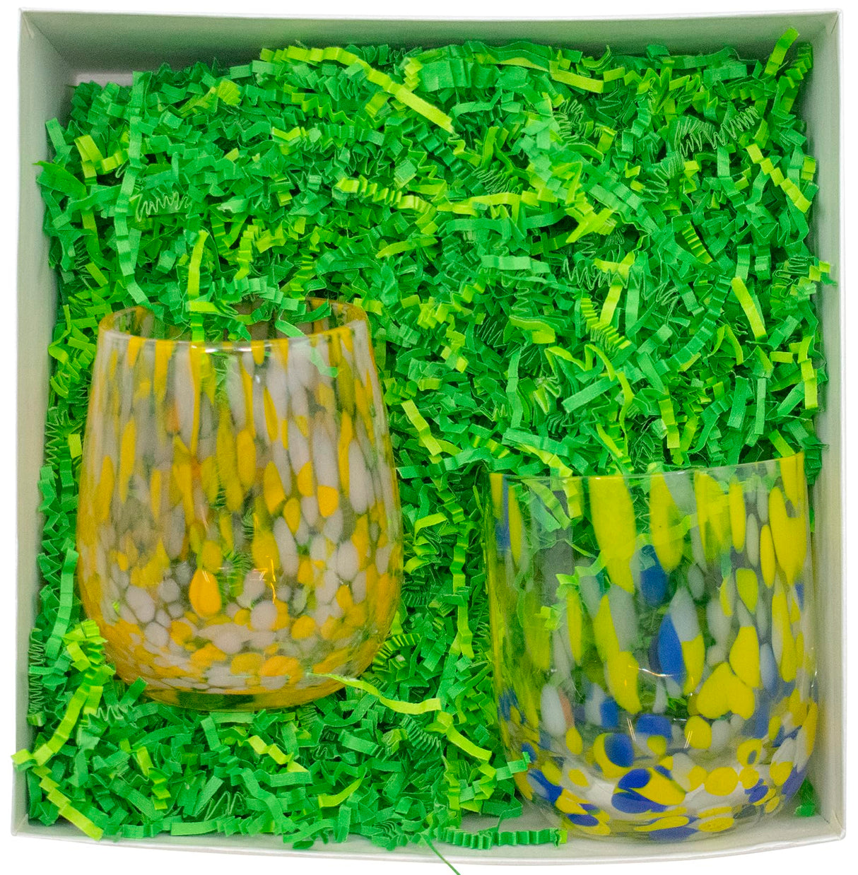 Stephanie Imports Made In USA 3-Ply Crinkle Cut Shredded Paper 2 lbs (Red & Green Christmas Mix)