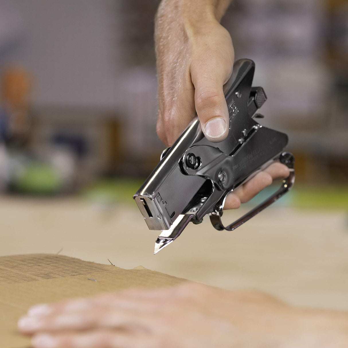 Arrow P35S Heavy Duty Handheld Plier Stapler for Crafts, Office, and Insulation, Uses 1/4-Inch and 3/8-Inch Staples