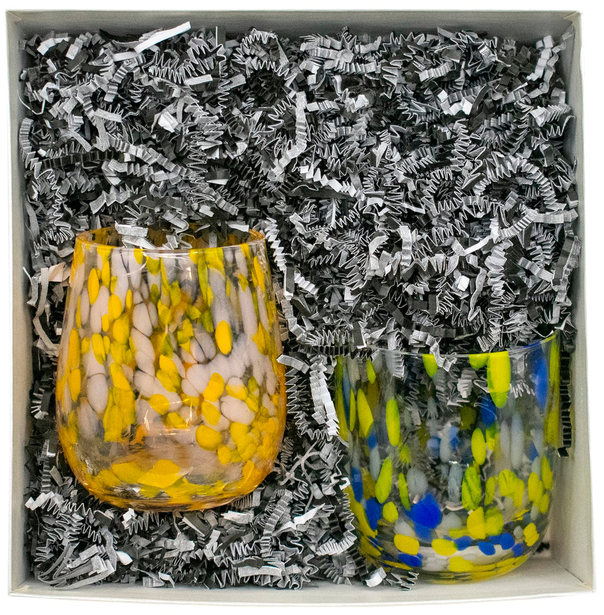 Stephanie Imports Made In USA 3-Ply Crinkle Cut Shredded Paper 2 lbs (Red & Green Christmas Mix)