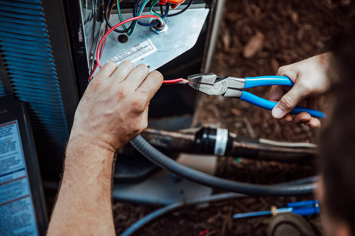 Channellock 369 9.5-Inch Lineman's Pliers | Xtreme Leverage Technology (XLT) Requires Less Force to Cut than Other High-Leverage Models | Forged from High Carbon Steel | Made in the USA, Blue Handle