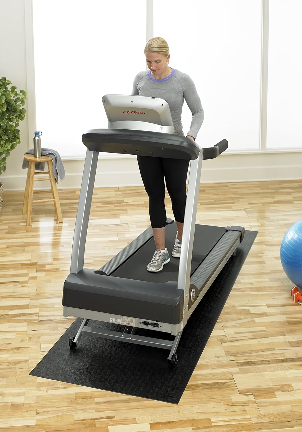 SuperMats Solid Construction Cardio Equipment Mat 14GS for Commercial Applications Black 3-Feet x 6.5-Feet