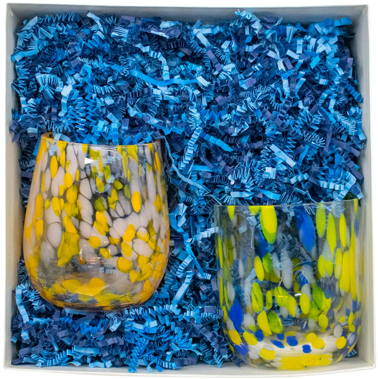 Stephanie Imports Made In USA 3-Ply Crinkle Cut Shredded Paper 2 lbs (Red & Green Christmas Mix)