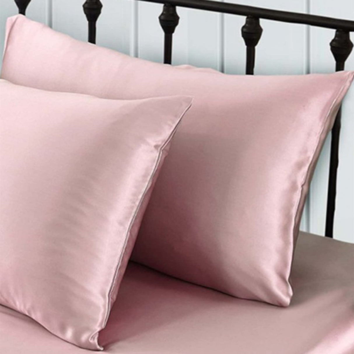 Pink Silk Pillow Cases with Zipper Made in USA, 100% 22 Momme Mulberry Silk Pillowcase for Hair and Skin, Acne Free, Anti Aging, Anti Wrinkle, Hypoallergenic (Pink, Standard)
