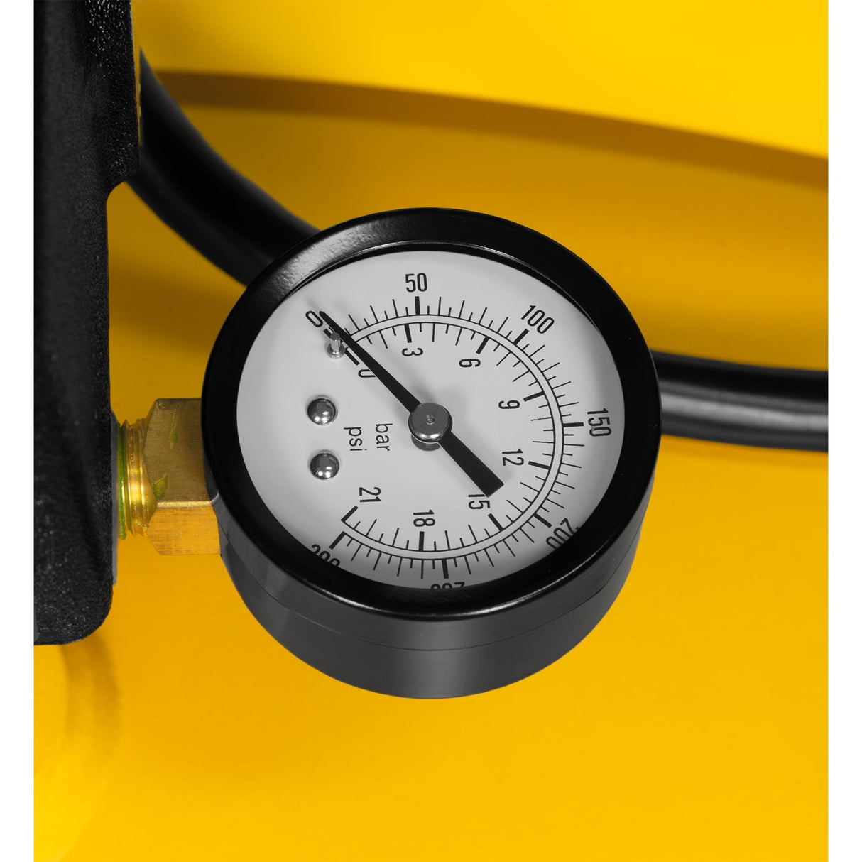 Dewalt DXCM805.COM 5 HP 80 Gallon 175 Max PSI 17 SCFM @ 40 PSI 14.6 SCFM @ 90 PSI Single-Stage Oil-Lube Electric Stationary Vertical Air Compressor