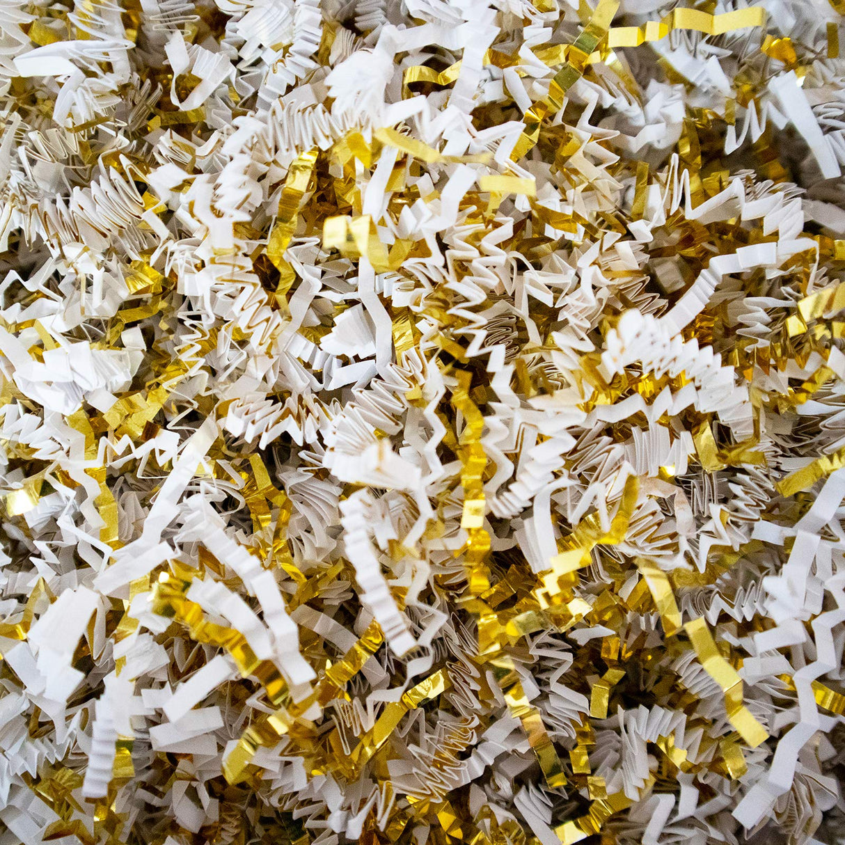 Stephanie Imports Made In USA 3-Ply Crinkle Cut Shredded Paper 2 lbs (Red & Green Christmas Mix)